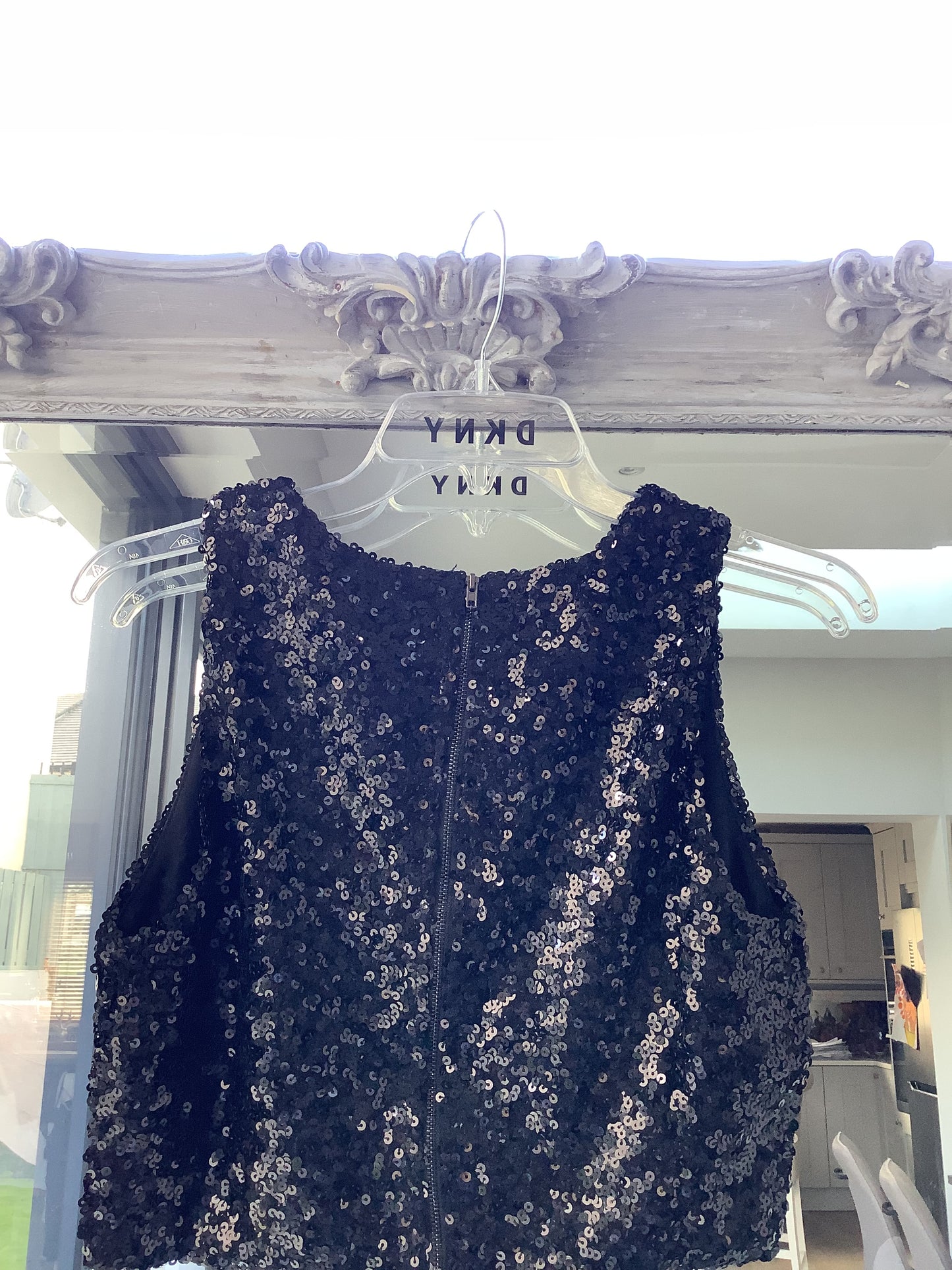 BLACK CROP SEQUENCE TOP