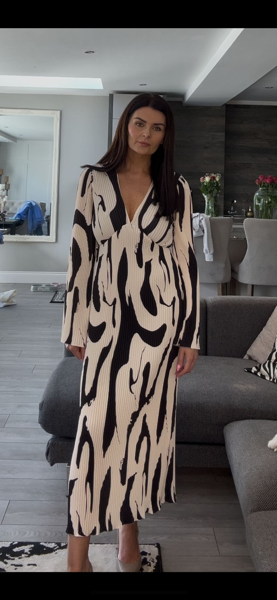 BLACK PRINT PLEAT DRESS