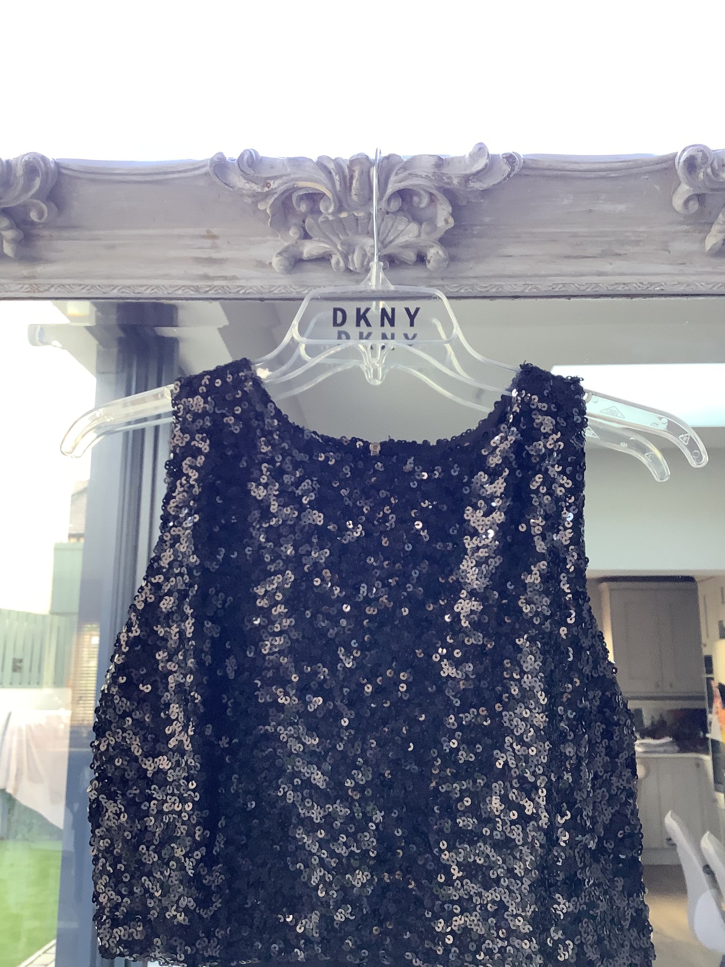 BLACK CROP SEQUENCE TOP
