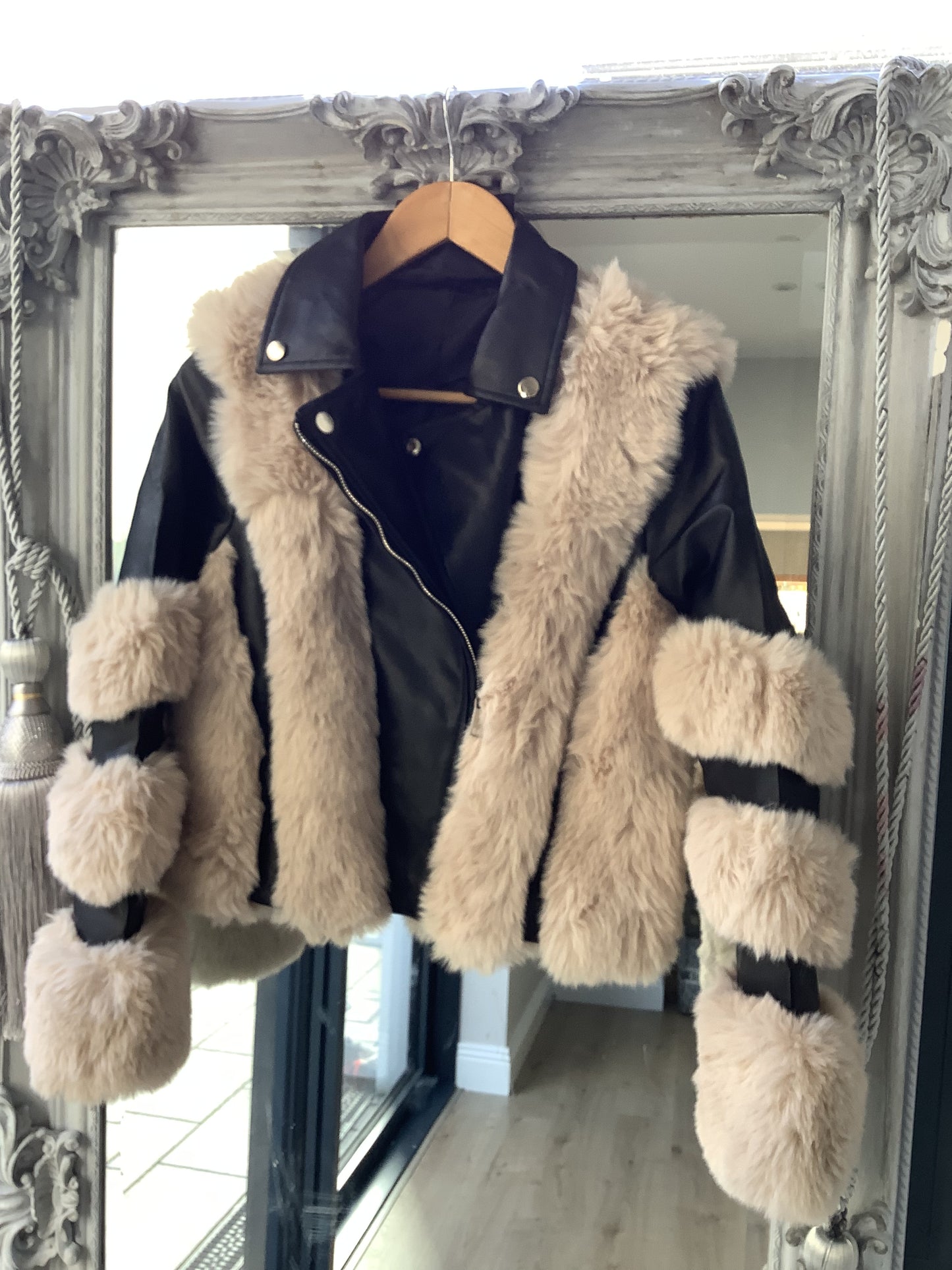 CREAM FUR /BLACK LEATHER JACKET