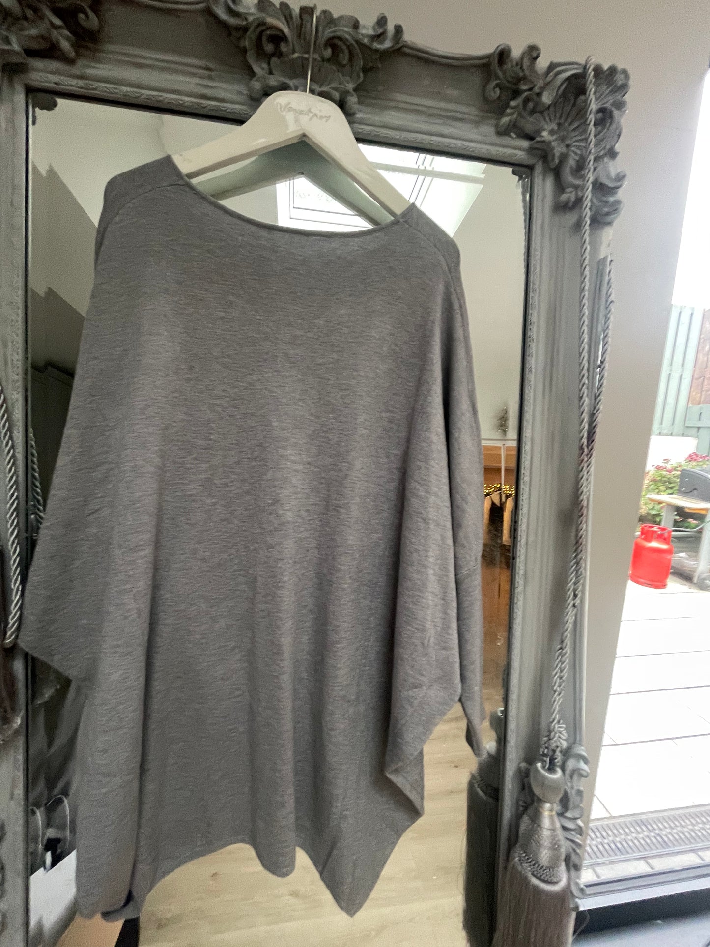 DIAMANTÉ SKULL BATWING TOP GREY