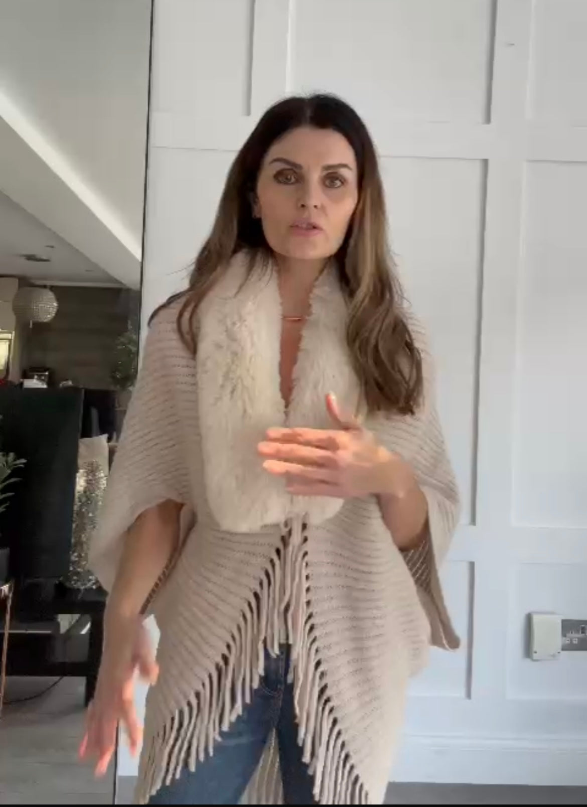 CREAM FUR COLLAR PONCHO