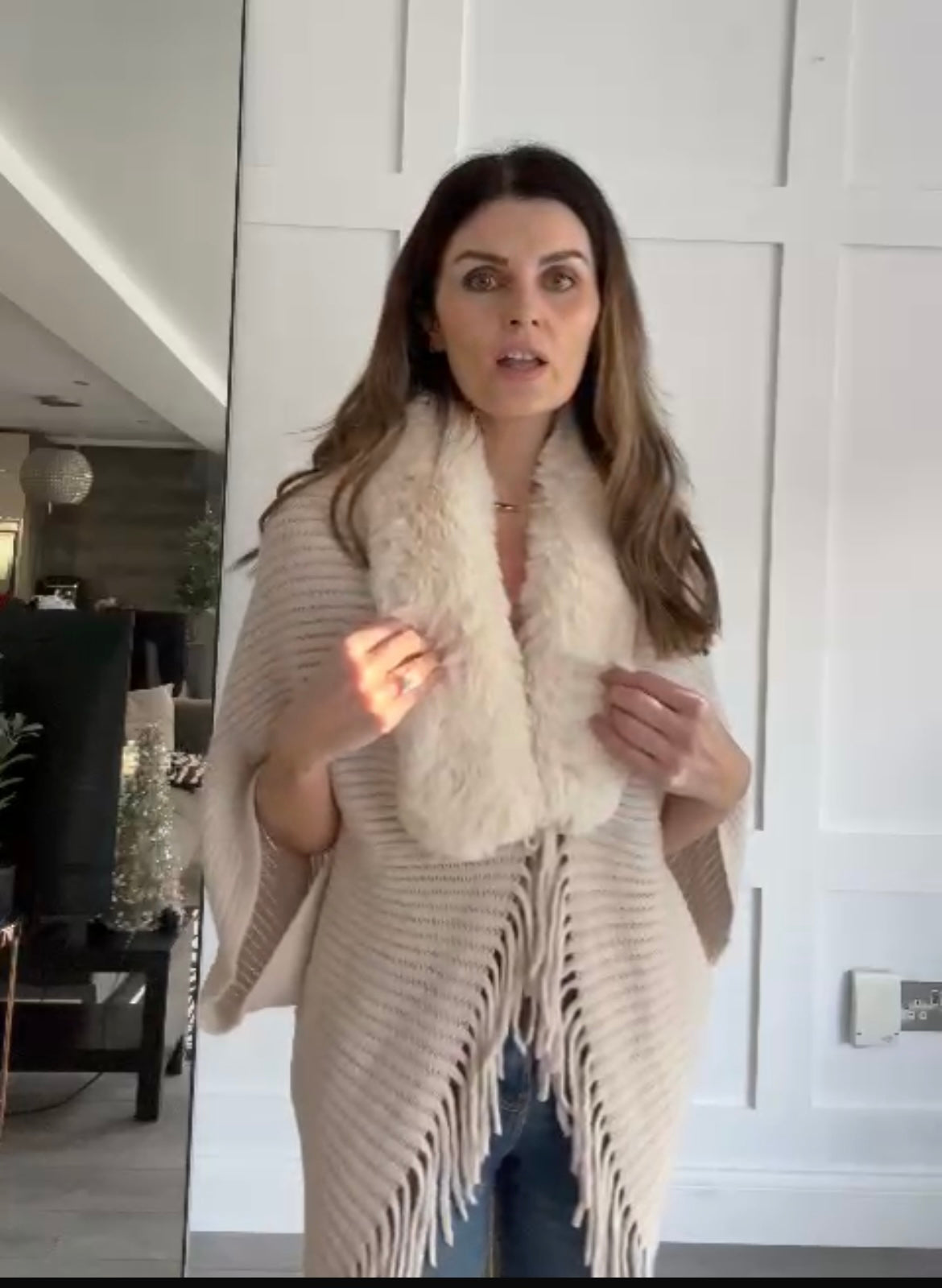CREAM FUR COLLAR PONCHO