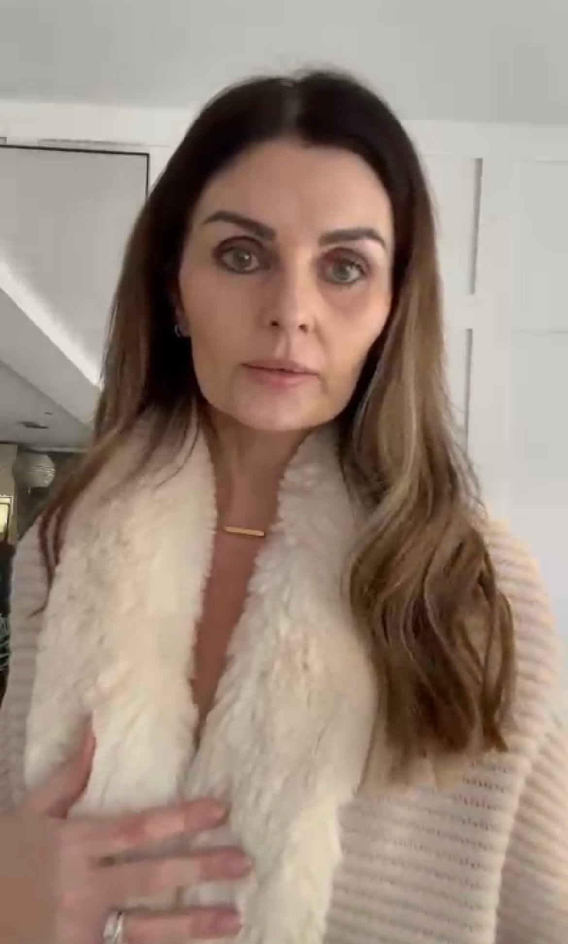 CREAM FUR COLLAR PONCHO