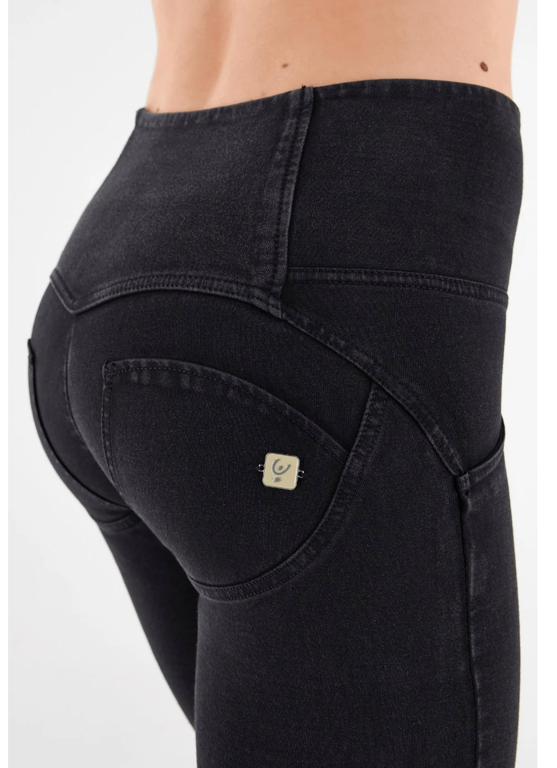 AMAZING FREDDYS 3 BUTTON BLACK HIGH RISE DENIM .