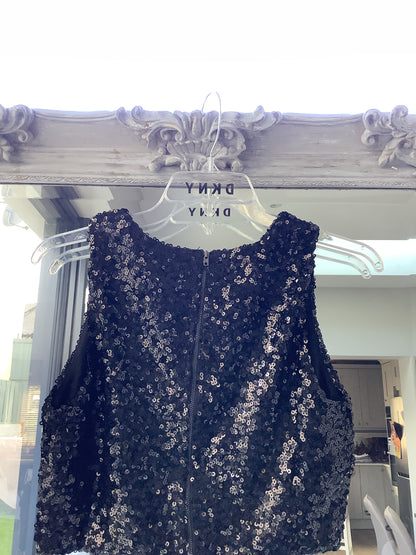 BLACK CROP SEQUENCE TOP