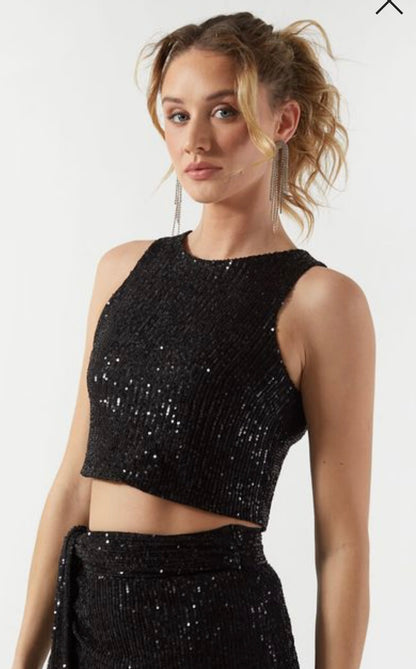 BLACK CROP SEQUENCE TOP